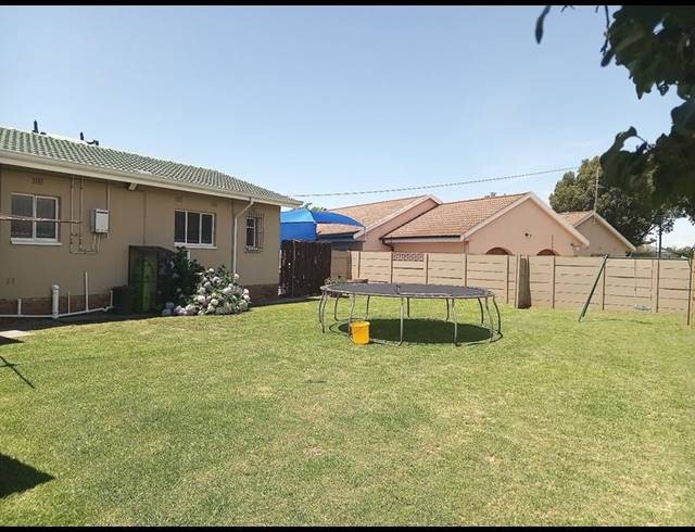 4 BEDROOM HOUSE FOR SALE IN HELIKONPARK